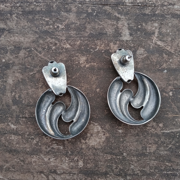 💦Swirl Silver 🌨🌊 Earrings - Picture 4 of 5